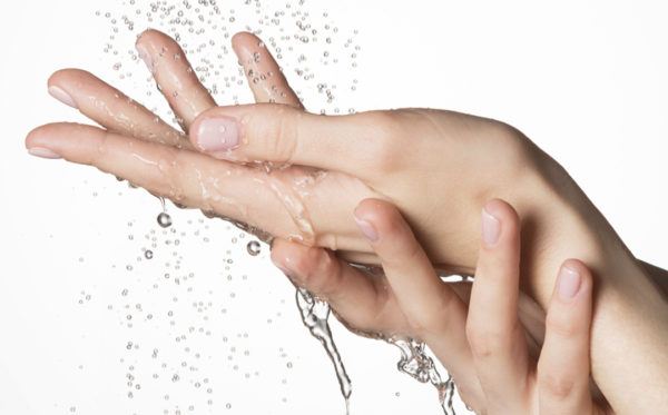 Water-Softening-Hands-IT-Landes-600x373-1